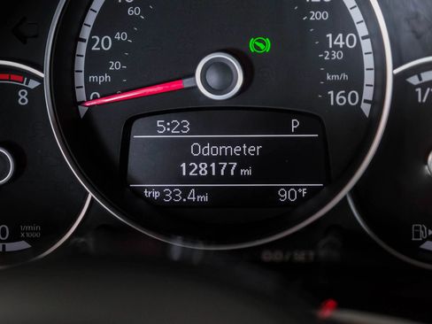 Used 2016 Volkswagen Beetle R-Line SE FWD image 17