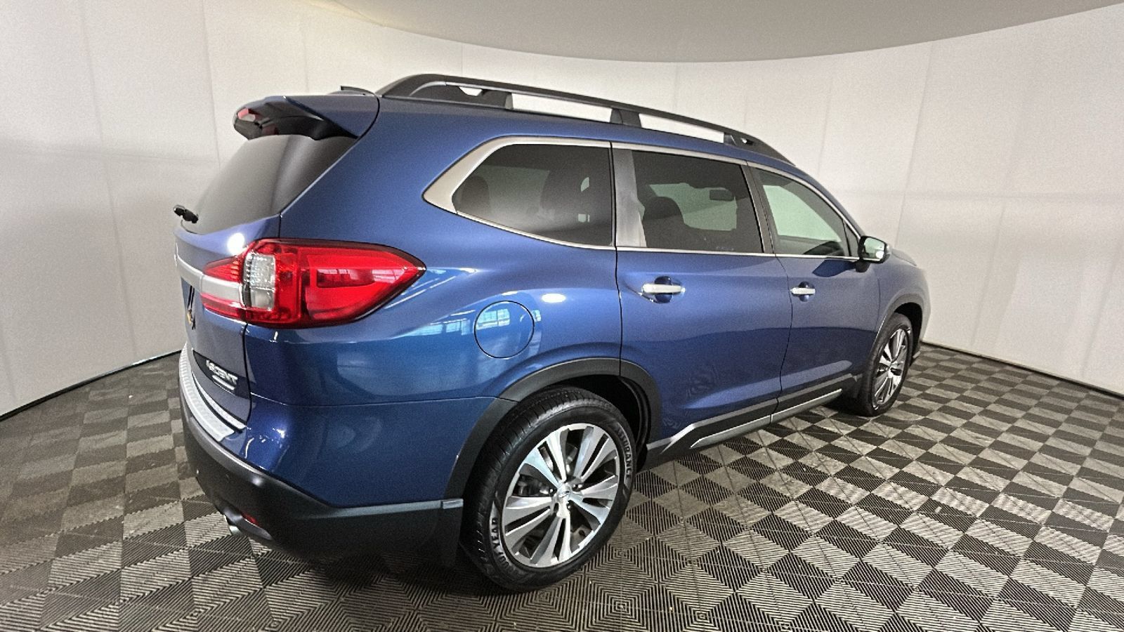 Used 2019 Subaru Ascent Touring w/ Popular Package #2 AWD/4WD image 3