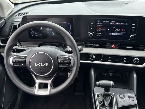 Used 2025 Kia Sportage LX AWD/4WD image 14