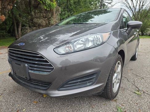 Used 2018 Ford Fiesta SE FWD image 1