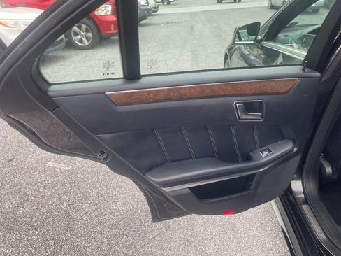 Used 2014 Mercedes-Benz E 550 4MATIC Sedan image 23