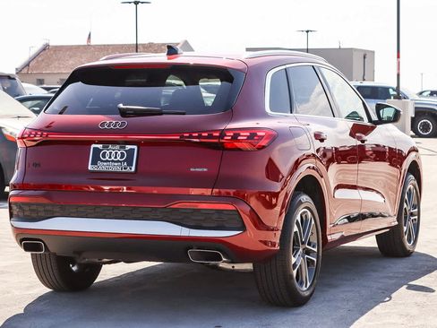 Used 2025 Audi Q5 Premium w/ Convenience Package AWD/4WD image 4