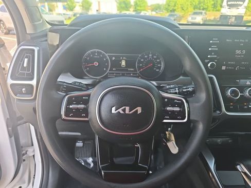 Used 2023 Kia Sorento LX AWD/4WD image 17