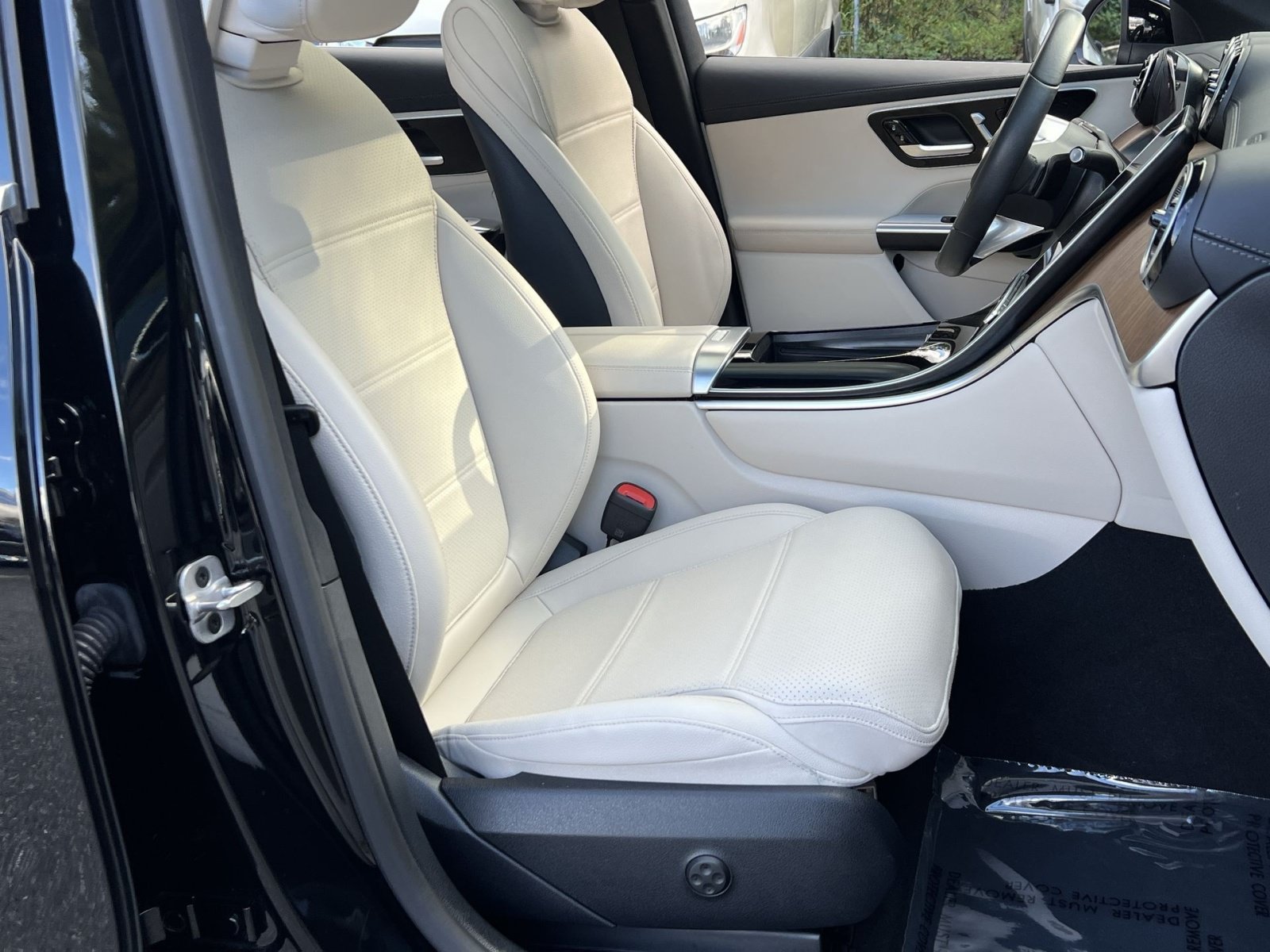 Used 2024 Mercedes-Benz GLC 300 4MATIC image 33