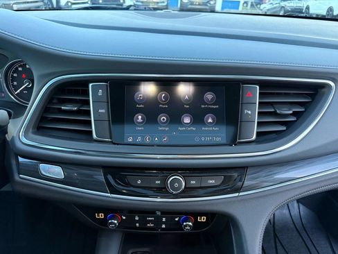 Used 2021 Buick Enclave Essence w/ Sound and Sites Package AWD/4WD image 17
