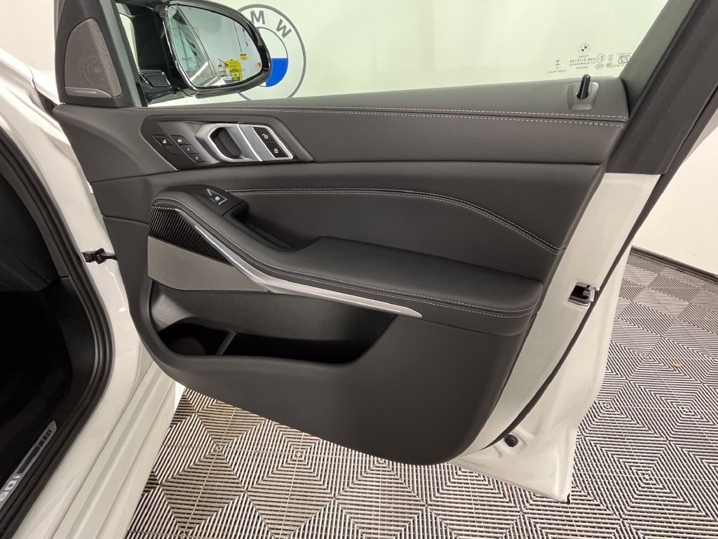 Certified 2025 BMW X5 M60i AWD/4WD image 24