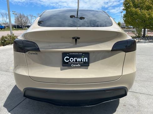 Used 2024 Tesla Model Y Long Range AWD/4WD image 6