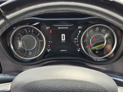 Used 2015 Dodge Challenger SXT image 20