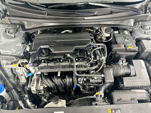 Used 2025 Hyundai Elantra Sport FWD image 31