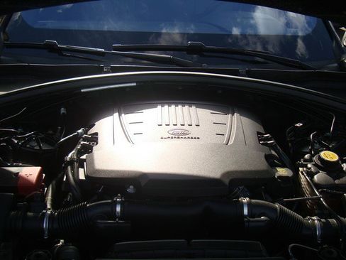 Used 2018 Land Rover Range Rover Velar R-Dynamic SE image 15