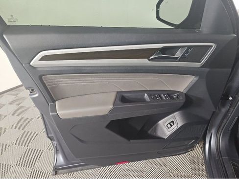 Used 2021 Volkswagen Atlas SE w/ Panoramic Sunroof Package image 15