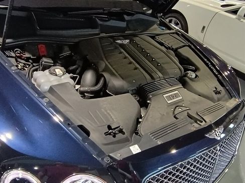 Used 2017 Bentley Bentayga AWD/4WD image 39