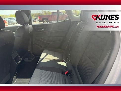 Used 2025 Chevrolet Trax LT FWD image 7