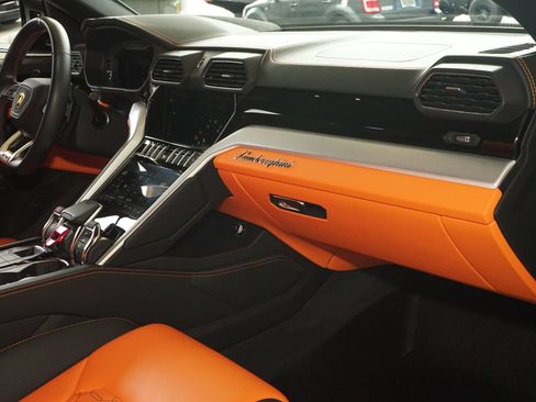 Used 2022 Lamborghini Urus AWD/4WD image 9