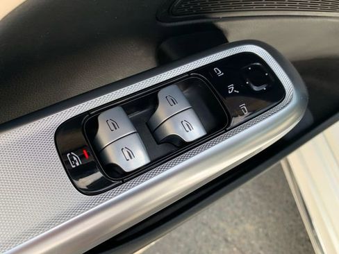 Used 2025 Mercedes-Benz E 350 4MATIC Sedan image 18