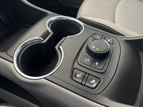 Used 2022 GMC Terrain SLE w/ Driver Convenience Package FWD image 17