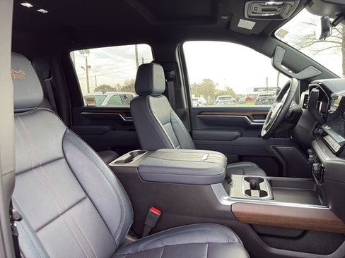 Used 2025 Chevrolet Silverado 3500 High Country w/ Technology Package image 9