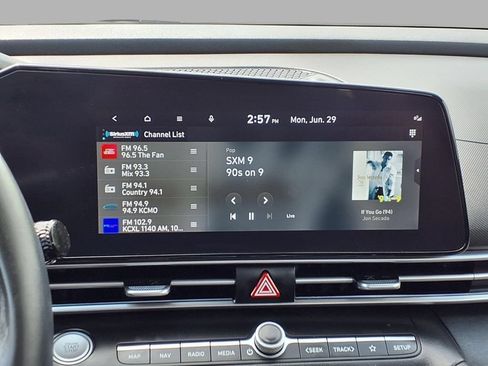 Used 2024 Hyundai Elantra SEL w/ Convenience Package FWD image 5