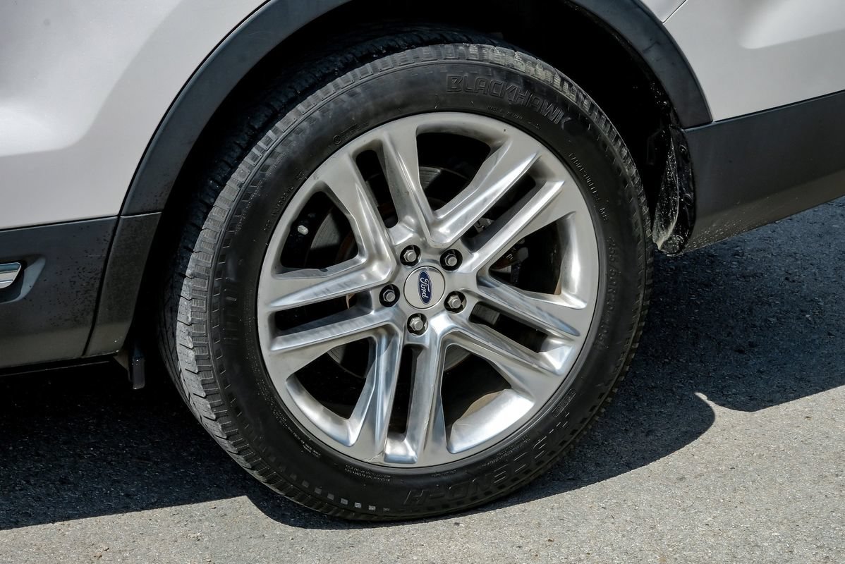 Used 2017 Ford Explorer XLT w/ Equipment Group 202A FWD image 61
