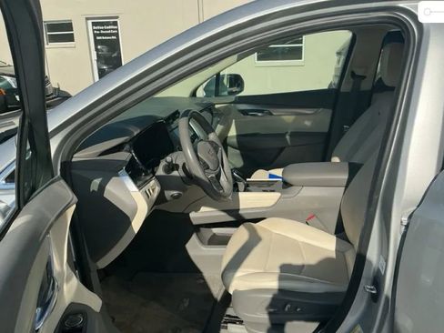 Used 2018 Cadillac XT5 Luxury w/ Driver Awareness Package FWD image 2