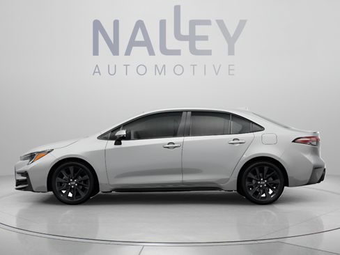 Used 2025 Toyota Corolla LE FWD image 2