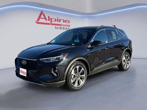Used 2023 Ford Escape Platinum w/ Premium Technology Package AWD/4WD image 1