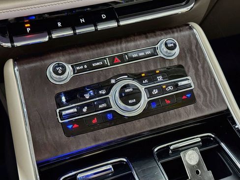 Used 2022 Lincoln Aviator Grand Touring w/ Equipment Group 301A AWD/4WD image 20