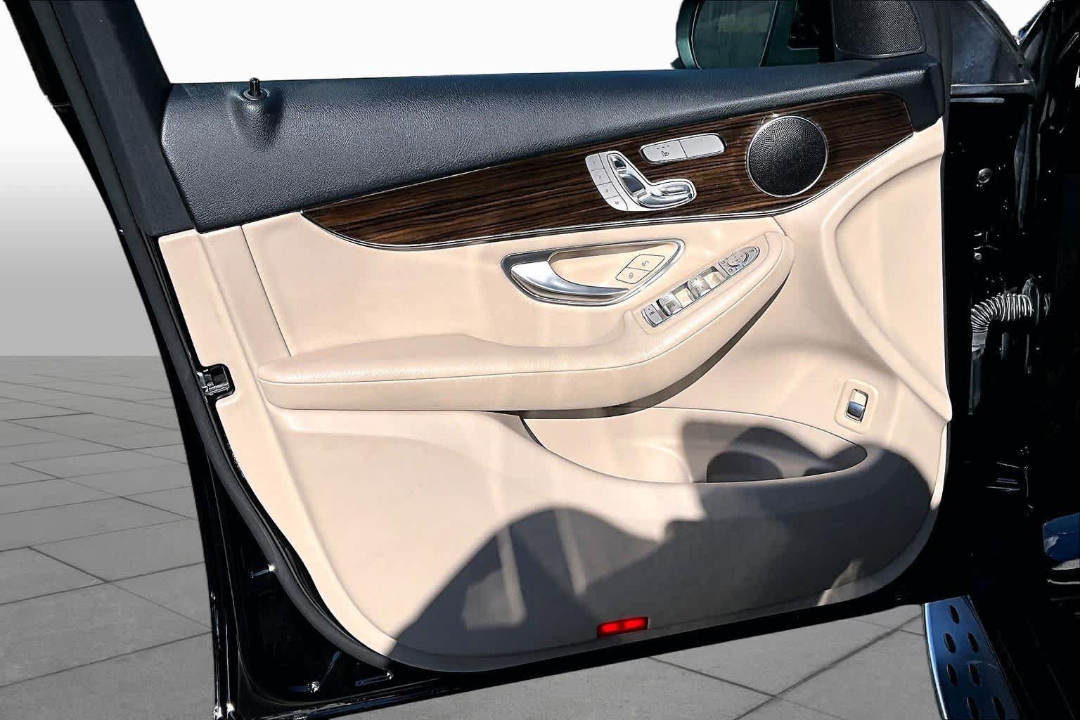 Used 2021 Mercedes-Benz GLC 300 image 24