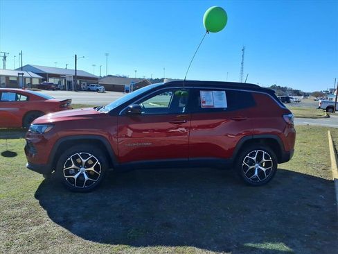 Used 2024 Jeep Compass Limited image 5