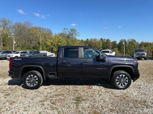 Used 2024 Chevrolet Silverado 2500 Custom w/ Custom Value Package image 6