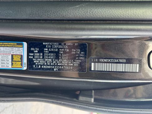 Used 2025 Kia Carnival FWD image 26