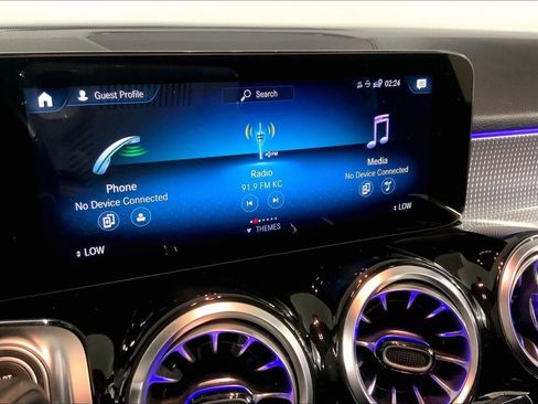 Used 2022 Mercedes-Benz GLB 250 4MATIC image 6
