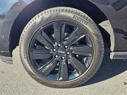 Used 2024 Lincoln Navigator L Reserve w/ Equipment Group 201A image 8