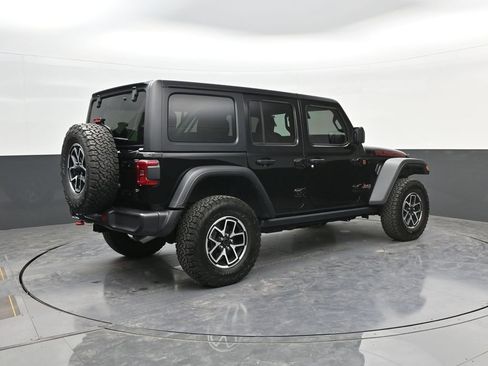 Used 2025 Jeep Wrangler Unlimited Rubicon w/ Convenience Group AWD/4WD image 7