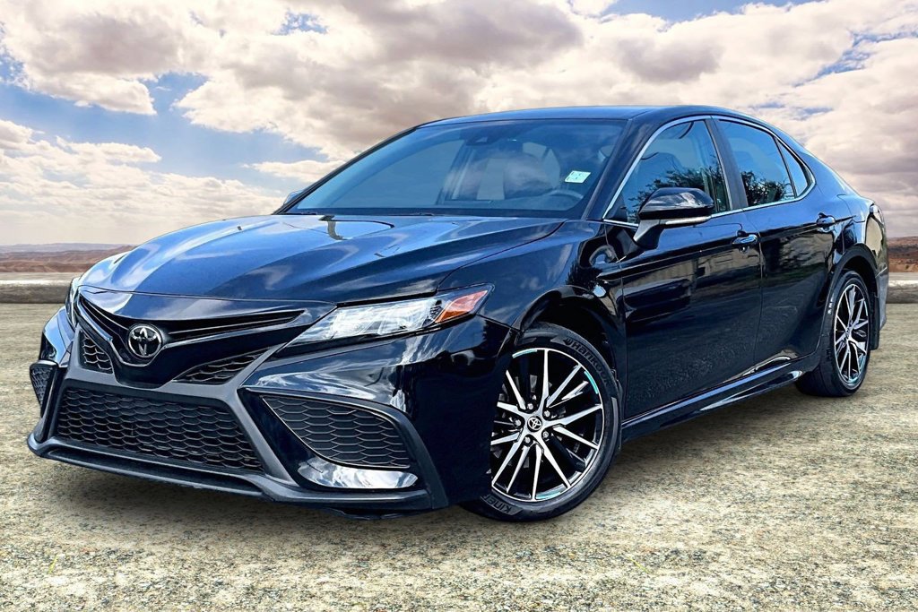 Used 2023 Toyota Camry SE w/ Convenience Package AWD/4WD image 3