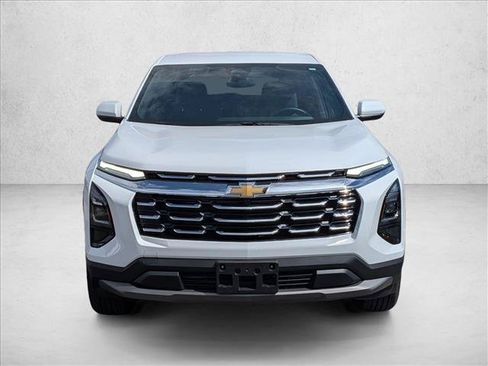 Used 2025 Chevrolet Equinox LT AWD/4WD image 2