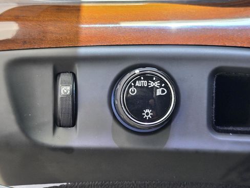 Used 2018 Cadillac Escalade ESV Luxury RWD image 20