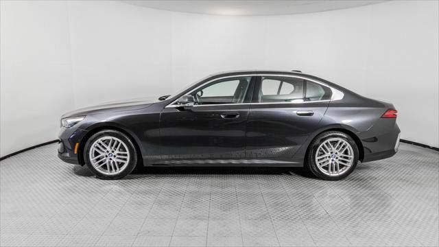 Used 2025 BMW 530i w/ Premium Package RWD image 3
