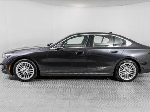Used 2025 BMW 530i w/ Premium Package RWD image 3