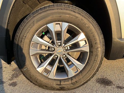 New 2026 Chevrolet Equinox LT w/ Convenience Package II image 9