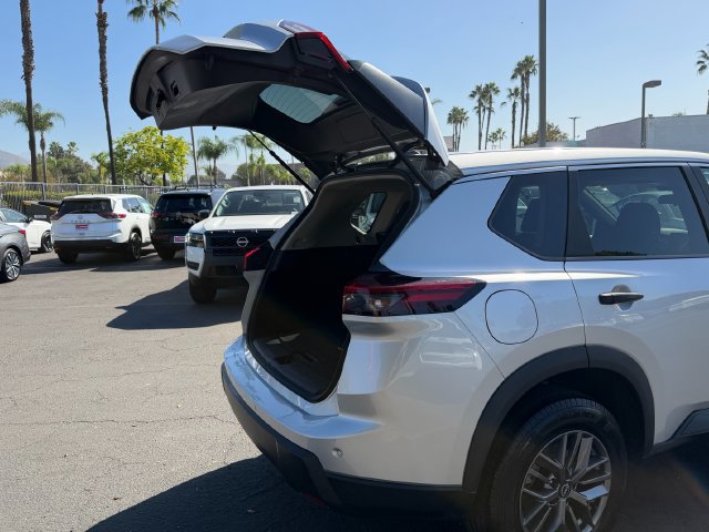 Used 2024 Nissan Rogue S AWD/4WD image 8