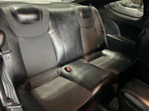 Used 2014 Hyundai Genesis 3.8 image 7