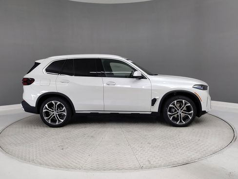 New 2026 BMW X5 sDrive40i w/ Premium Package image 5