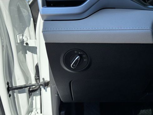 New 2026 Volkswagen Taos SE image 20