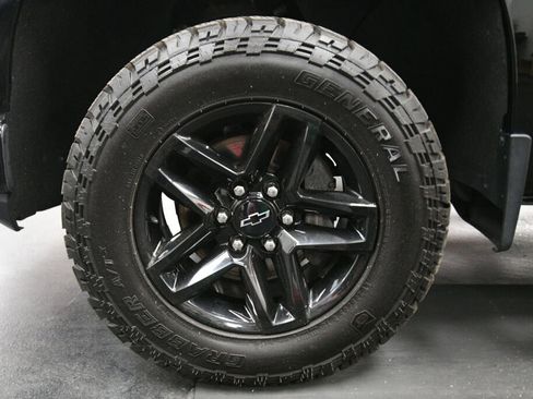 Used 2021 Chevrolet Silverado 1500 Custom Trail Boss AWD/4WD image 31