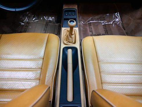 Used 1993 Porsche 911 Carrera RWD image 8