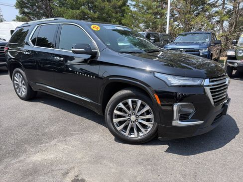 Used 2023 Chevrolet Traverse Premier AWD/4WD image 2