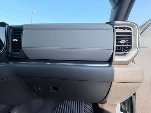 Used 2024 GMC Sierra 1500 SLT w/ SLT Convenience Package AWD/4WD image 19