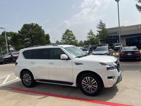 Used 2022 Nissan Armada SV w/ SV Appearance Package RWD image 4