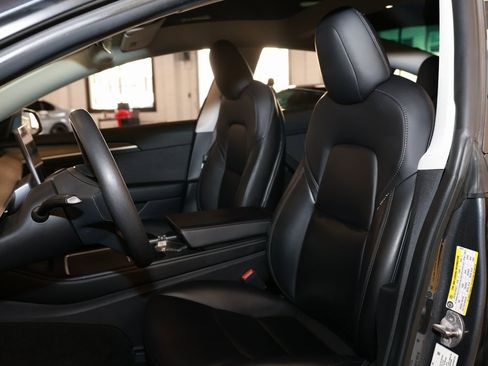 Used 2023 Tesla Model 3 Standard Range image 11